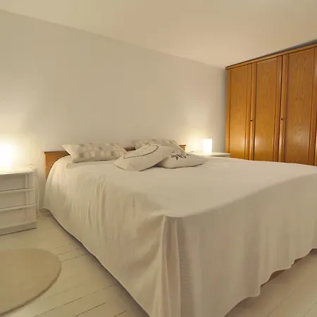 Stunning Farmhouse In Einruhr Near Eifel National Park
