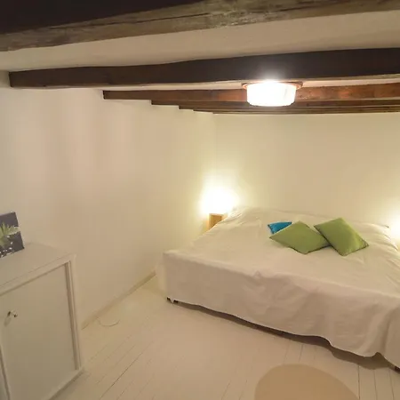 Stunning Farmhouse In Einruhr Near Eifel National Park * سيمراث