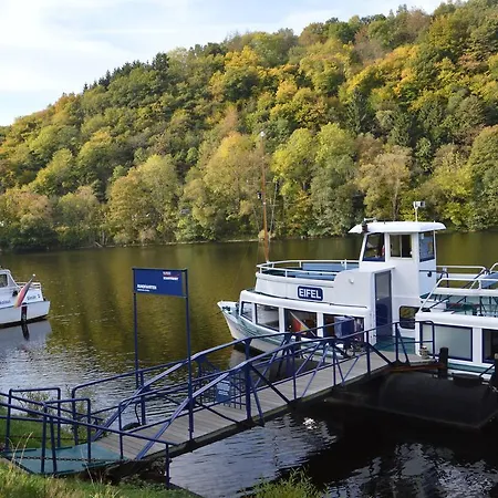 Stunning Farmhouse In Einruhr Near Eifel National Park بيت للعطل *