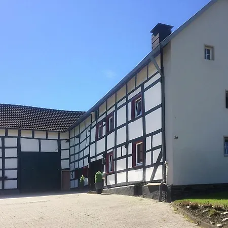 بيت للعطل Stunning Farmhouse In Einruhr Near Eifel National Park سيمراث
